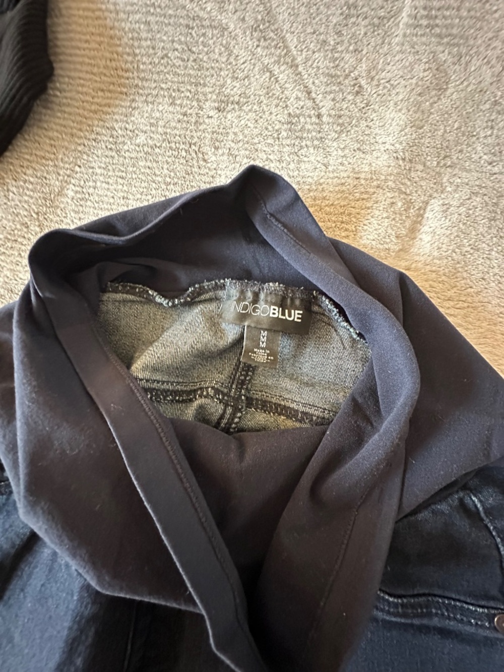 Medium maternity clothes bundle - Picture 9 of 9